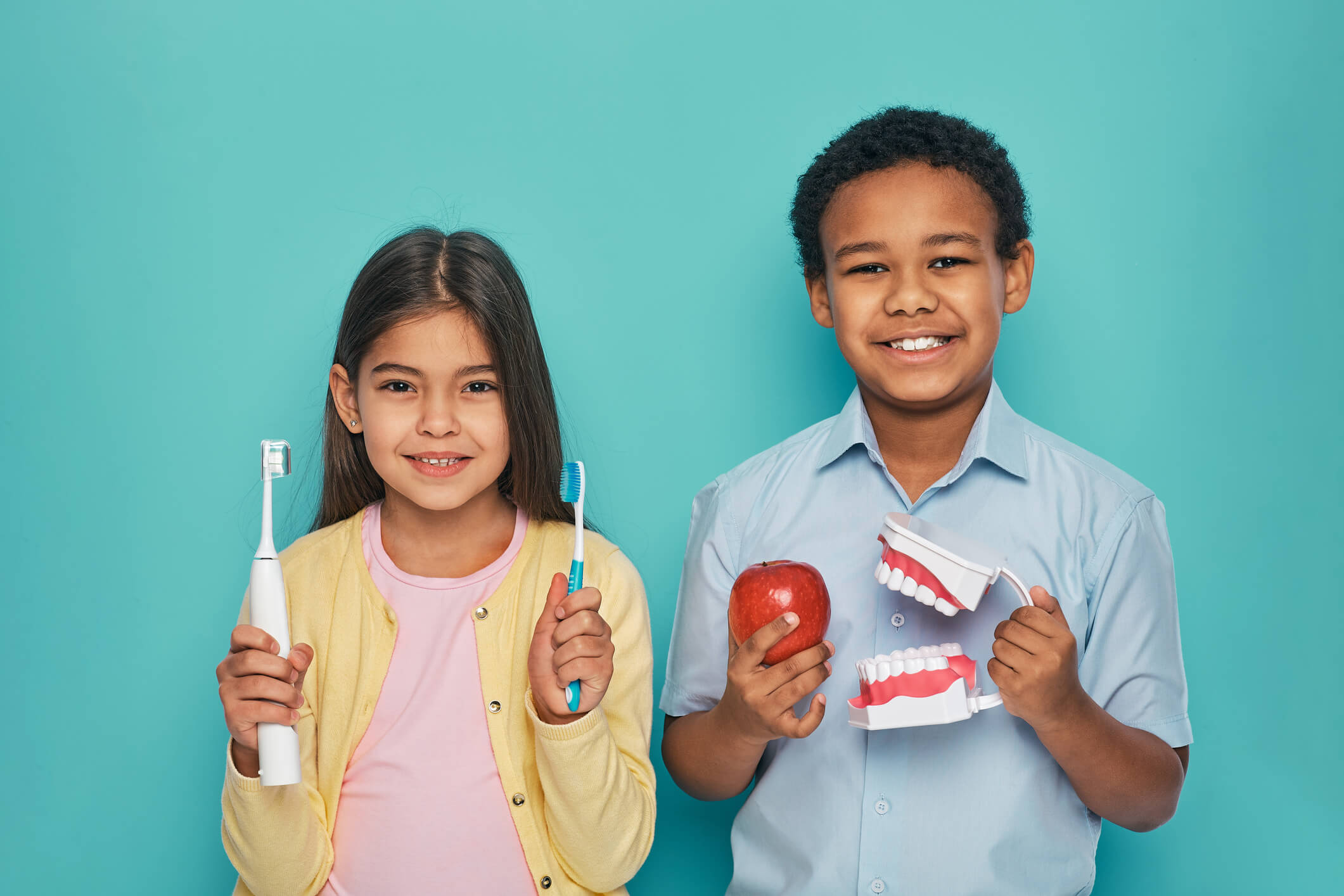 kids smiling with toothbrush